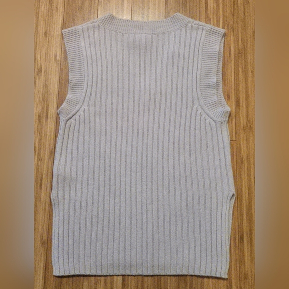Divided H&M Ribbed Knit Sleeveless Sweater Vest - Picture 7 of 8